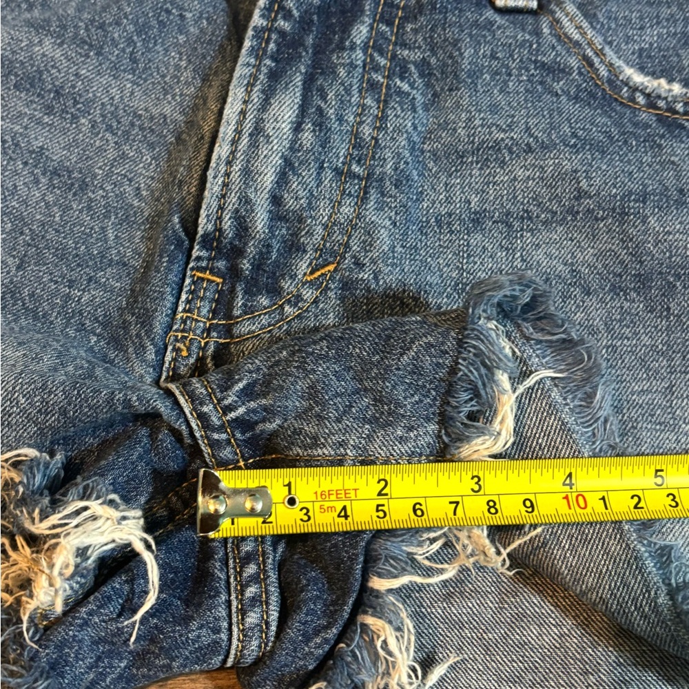 Lucky Brand Boy Mid Rise Distressed Denim Shorts Women’s 10/30 Medium Wash Raw - Picture 5 of 10